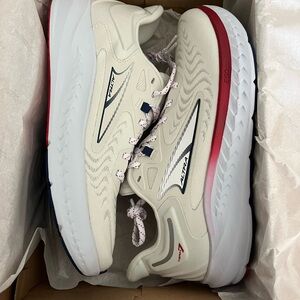 Altra Torin 7 Women NWT off white/white with red and navy accent. Original box